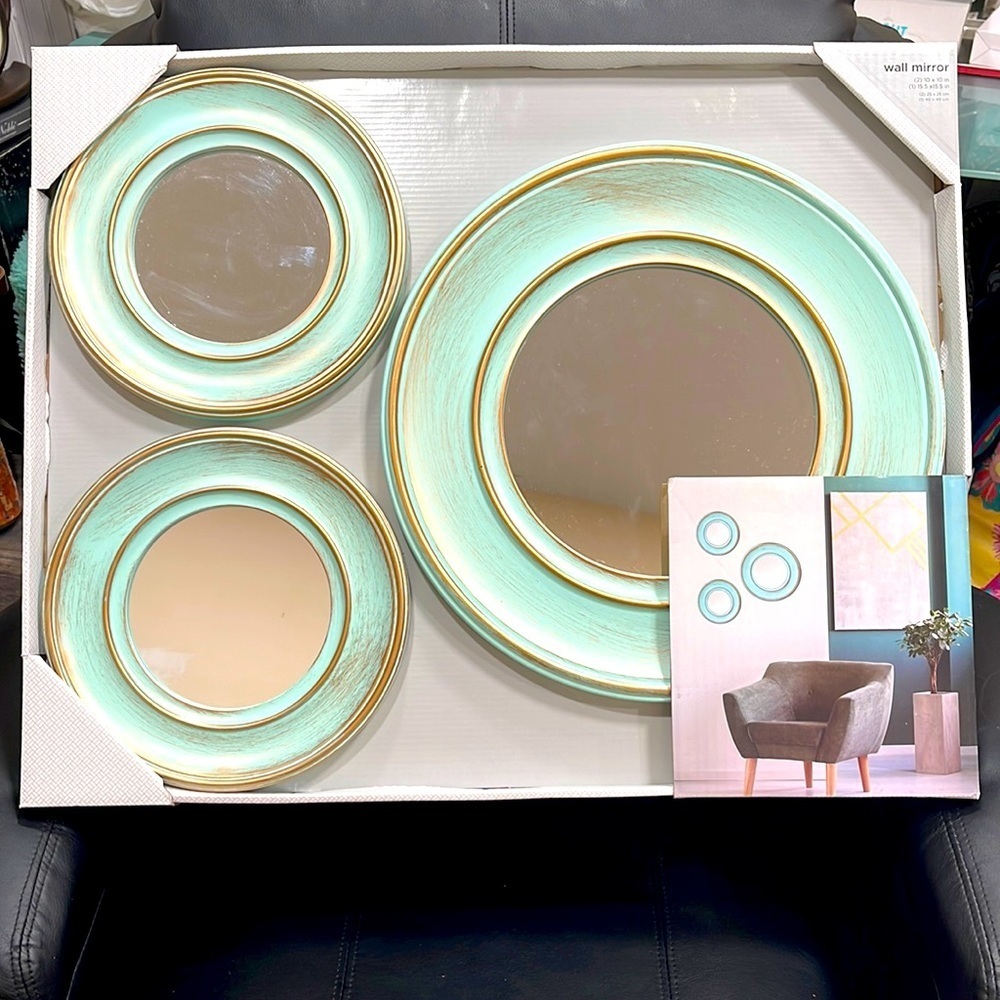 Wall mirror